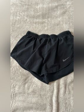 Nike Tempo High Rise Women's running shorts in black.

Notes for seller: B610